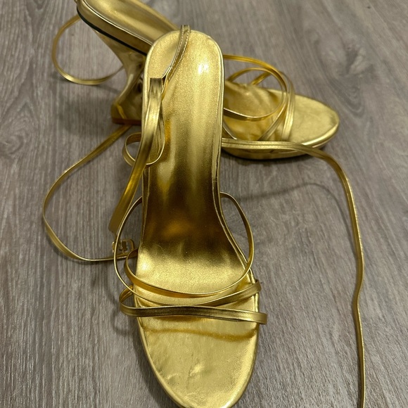 Beautiful Gold Strappy Heels - Statement heels - Picture 10 of 11